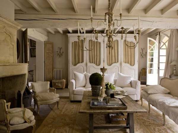 Intérieur typique d'un village français Intérieur typique d'un village français