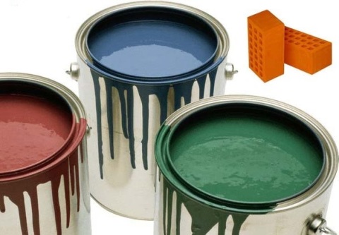 La peinture au latex pour le travail avec des briques est plus épaisse que de nombreux types de peintures, elle est très stable, mais assez chère