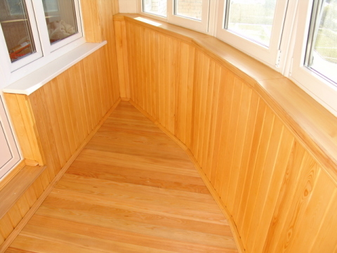 Un exemple de finition d'un balcon avec un bardeau Un exemple de finition d'un balcon avec un bardeau