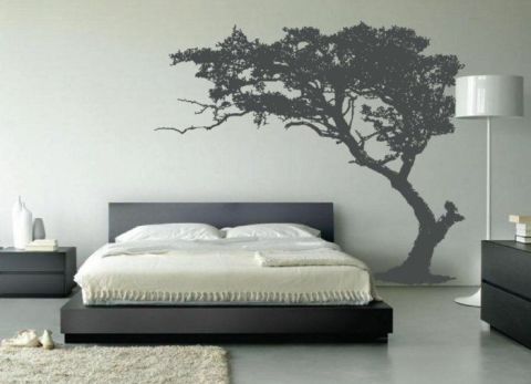 Nous décorons les murs de la chambre