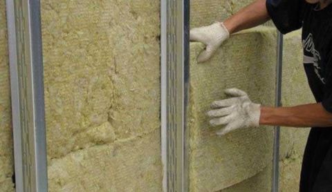 Le plus souvent, la laine minérale est utilisée pour l'isolation des murs. Le plus souvent, la laine minérale est utilisée pour l'isolation des murs.