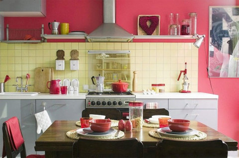 La couleur framboise donnera du confort à la pièce La couleur framboise donnera du confort à la pièce