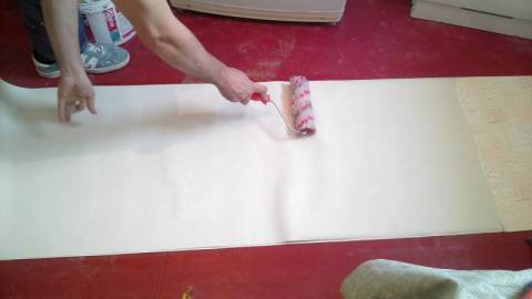 Papier peint en vinyle sur une base non tissée - comment coller Papier peint en vinyle sur une base non tissée - comment coller