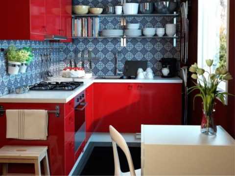 Meubles lumineux dans la cuisine et une combinaison de bleu Meubles lumineux dans la cuisine et une combinaison de bleu