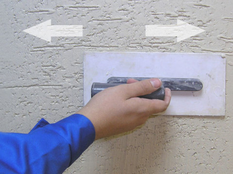 Nous masticons des fissures dans les murs Nous masticons des fissures dans les murs