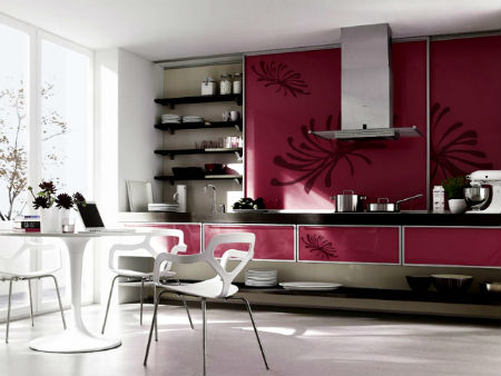 La couleur framboise donnera confort et confort à la pièce La couleur framboise donnera confort et confort à la pièce
