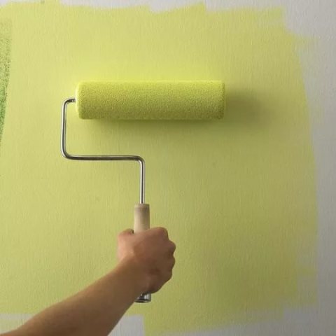 Peignez les murs avec un rouleau Peignez les murs avec un rouleau