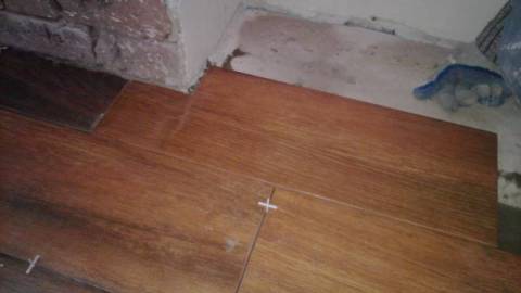 Carrelage au sol de vos propres mains: mesure préliminaire Carrelage au sol de vos propres mains: mesure préliminaire