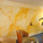 Revêtement mural en silicate dans le salon