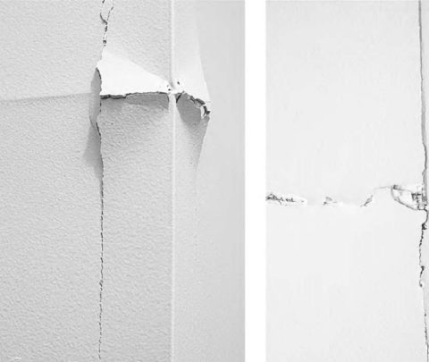 Si la barre se déforme, des fissures décoreront la surface du mur Si la barre se déforme, des fissures décoreront la surface du mur