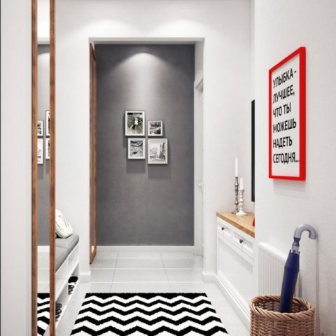 Dans un petit couloir, vous toucherez inévitablement les murs Dans un petit couloir, vous toucherez inévitablement les murs