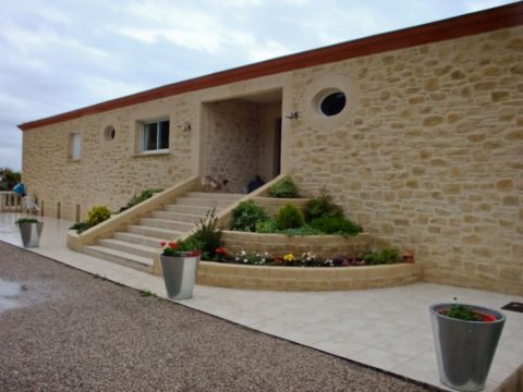 Décoration de la façade avec du plâtre en pierre Décoration de la façade avec du plâtre en pierre