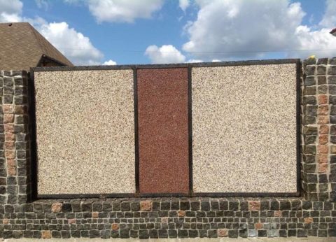 Le plâtre en pierre peut être utilisé pour décorer la clôture Le plâtre en pierre peut être utilisé pour décorer la clôture