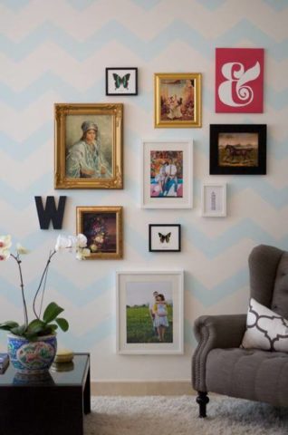La composition des peintures peut être complétée par d'autres éléments décoratifs. La composition des peintures peut être complétée par d'autres éléments décoratifs.