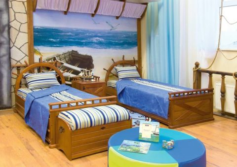 Les thèmes marins peuvent être développés avec des meubles et des décors. Les thèmes marins peuvent être développés avec des meubles et des décors.