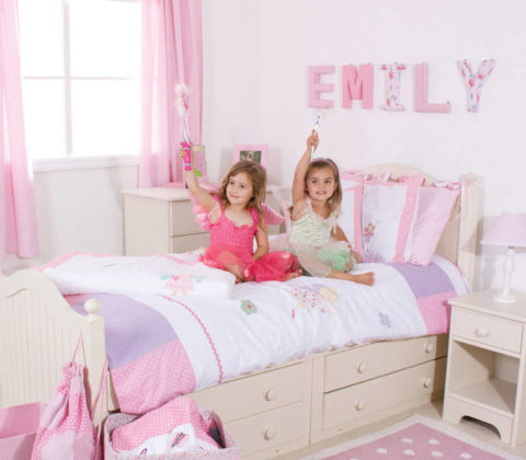 Délicates teintes roses pour la petite chambre de princesse Délicates teintes roses pour la petite chambre de princesse