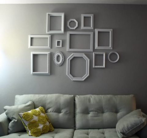 Cadres vides dans la conception d'un mur libre à l'intérieur Cadres vides dans la conception d'un mur libre à l'intérieur