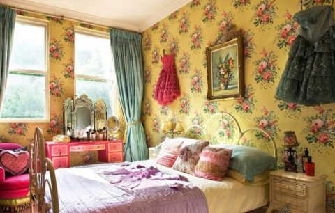 La couleur rose est diluée avec des tons chauds calmes. La couleur rose est diluée avec des tons chauds calmes.