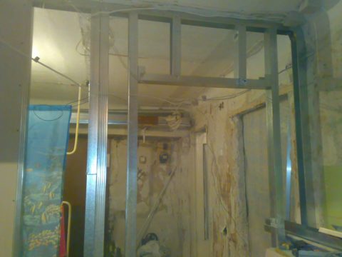 Double support rend le cadre plus rigide sans augmenter son épaisseur Double support rend le cadre plus rigide sans augmenter son épaisseur