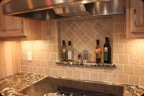 Étagère de niche dans la zone de travail de la cuisine Étagère de niche dans la zone de travail de la cuisine