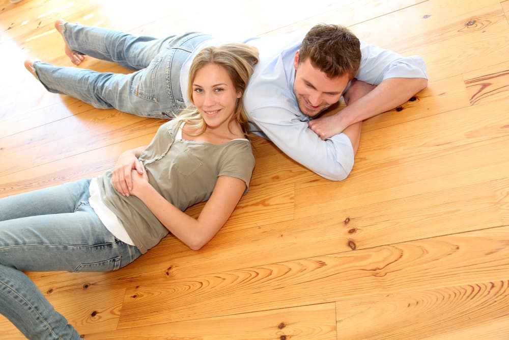 chape sur un plancher en bois